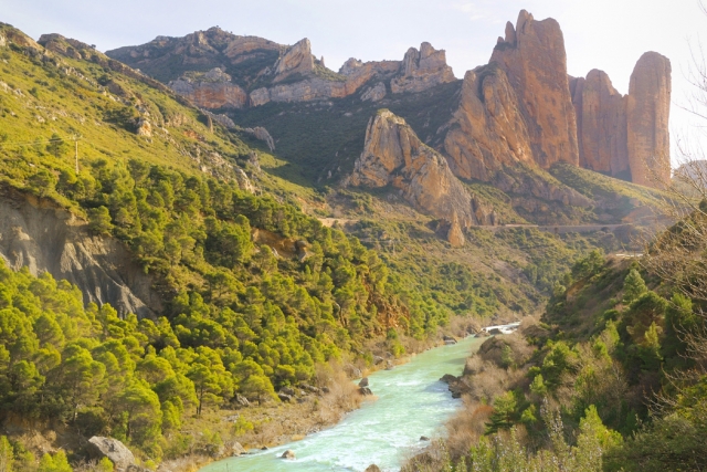  The Gállego River with the Mallos de Riglos 
